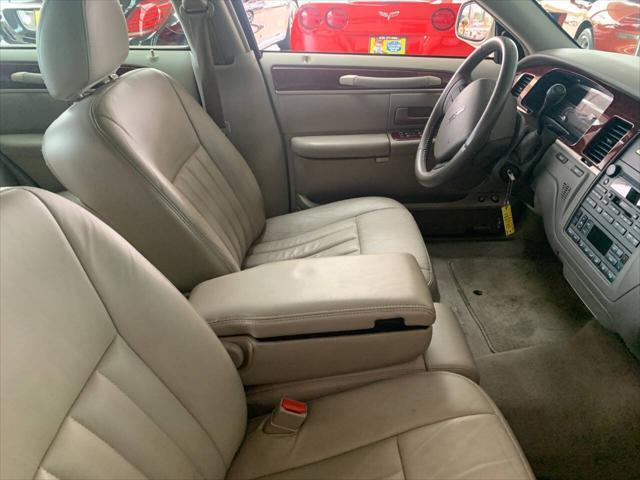 used 2005 Lincoln Town Car car, priced at $11,988