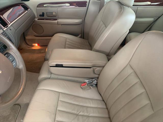 used 2005 Lincoln Town Car car, priced at $11,988