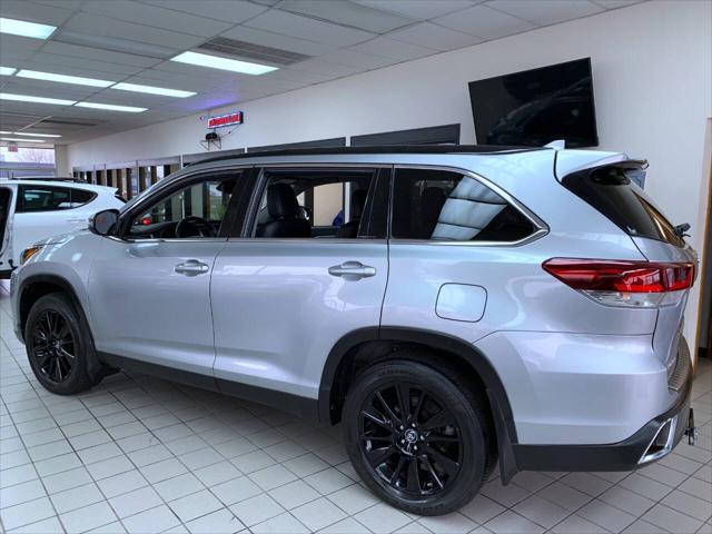 used 2019 Toyota Highlander car, priced at $31,400