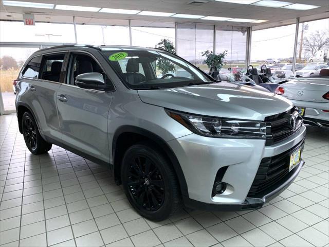 used 2019 Toyota Highlander car, priced at $31,400