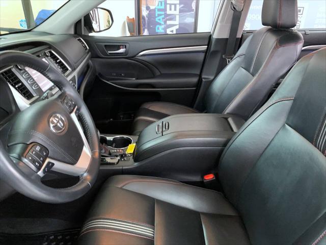 used 2019 Toyota Highlander car, priced at $31,400