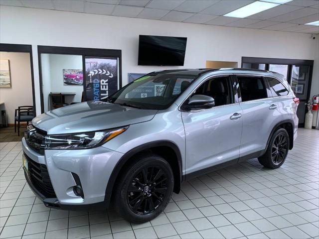 used 2019 Toyota Highlander car, priced at $31,400