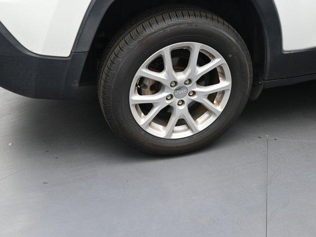 used 2015 Jeep Cherokee car, priced at $12,991