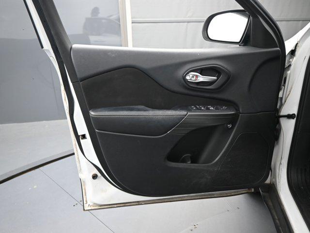 used 2015 Jeep Cherokee car, priced at $12,991