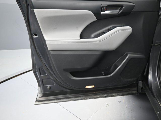 used 2020 Toyota Highlander car, priced at $26,891