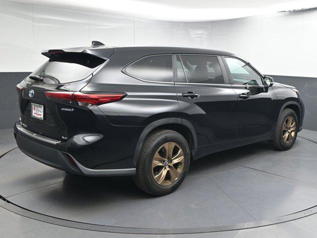 used 2023 Toyota Highlander Hybrid car, priced at $28,694