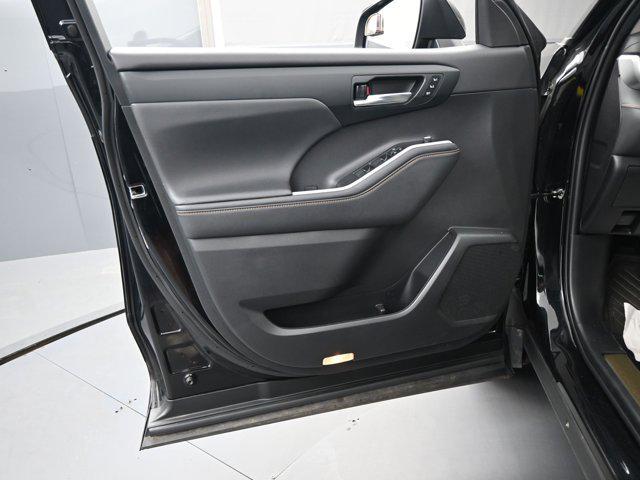used 2023 Toyota Highlander Hybrid car, priced at $28,694