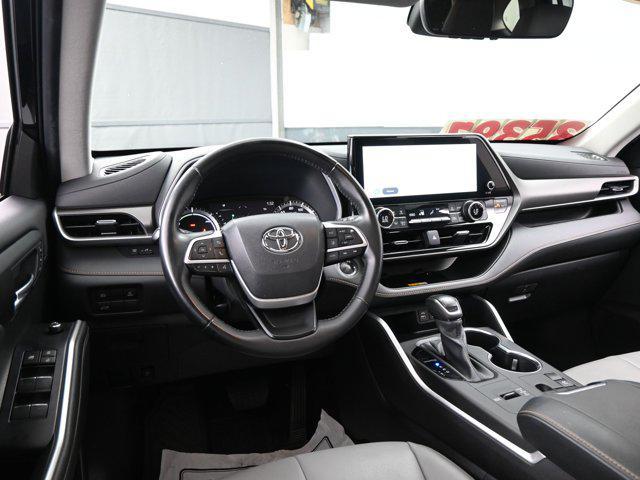 used 2023 Toyota Highlander Hybrid car, priced at $28,694