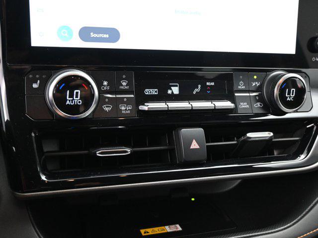 used 2023 Toyota Highlander Hybrid car, priced at $28,694