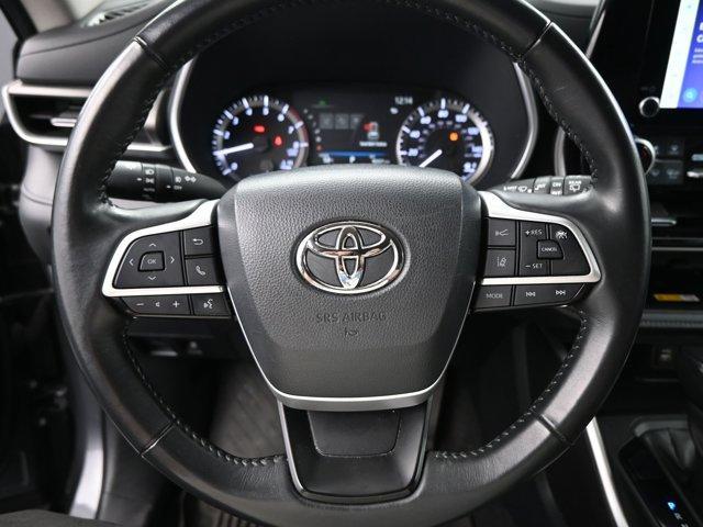 used 2023 Toyota Highlander car, priced at $38,592