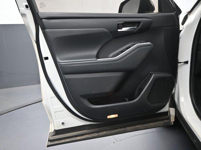 used 2021 Toyota Highlander car, priced at $30,392