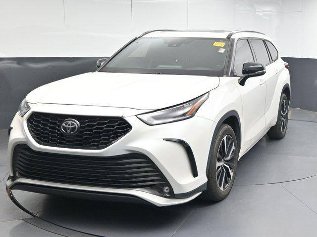 used 2021 Toyota Highlander car, priced at $30,392