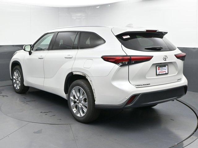 used 2022 Toyota Highlander car, priced at $38,492