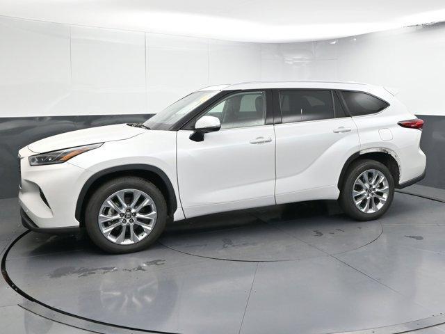 used 2022 Toyota Highlander car, priced at $38,492