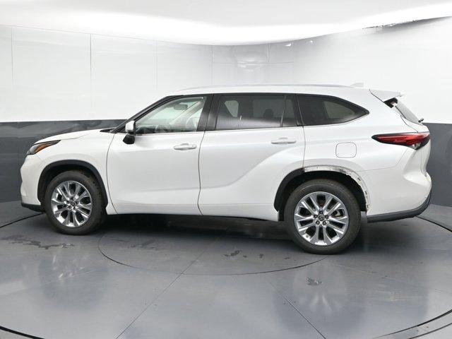 used 2022 Toyota Highlander car, priced at $38,492