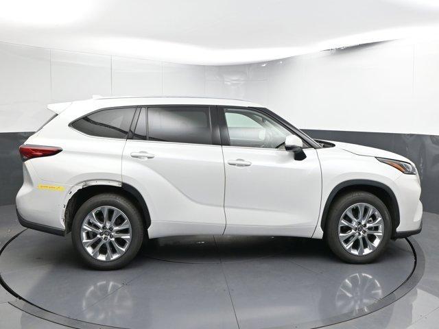 used 2022 Toyota Highlander car, priced at $38,492