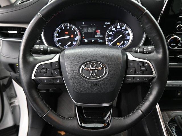 used 2022 Toyota Highlander car, priced at $38,492