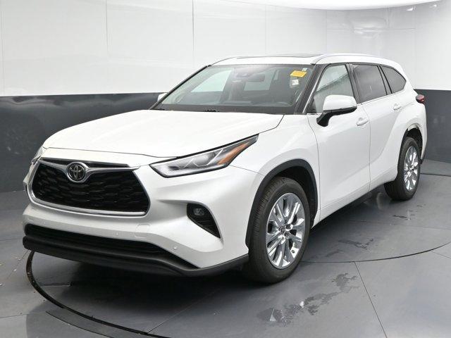 used 2022 Toyota Highlander car, priced at $38,492