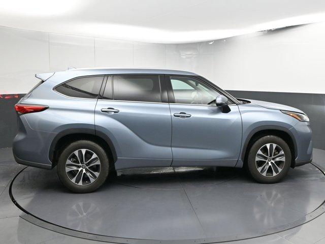 used 2022 Toyota Highlander car, priced at $34,592