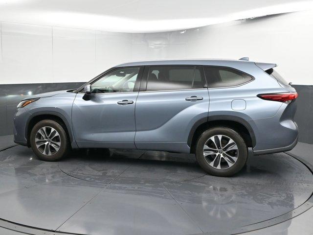 used 2022 Toyota Highlander car, priced at $34,592