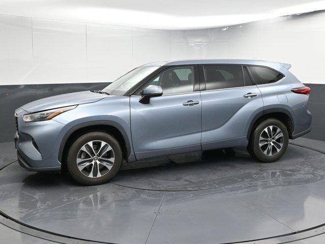 used 2022 Toyota Highlander car, priced at $34,592