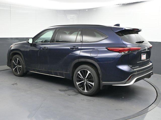 used 2021 Toyota Highlander car, priced at $33,894
