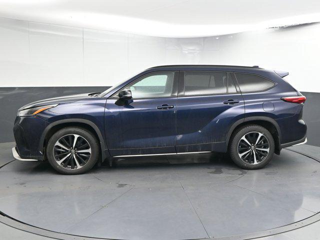 used 2021 Toyota Highlander car, priced at $33,894