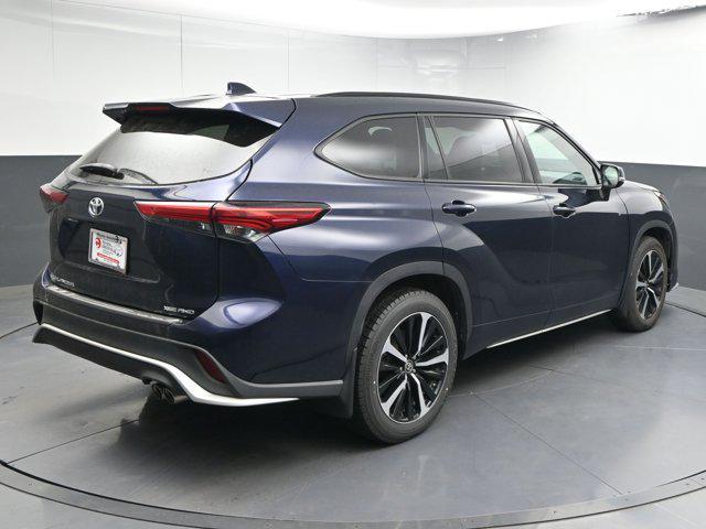 used 2021 Toyota Highlander car, priced at $33,894