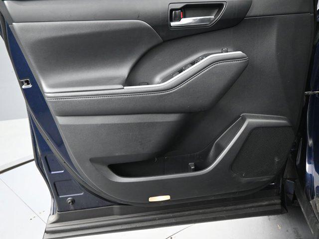 used 2021 Toyota Highlander car, priced at $33,894