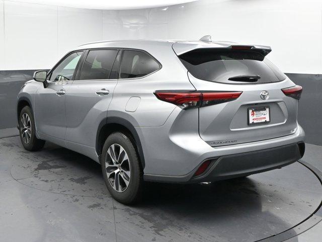 used 2022 Toyota Highlander car, priced at $33,894