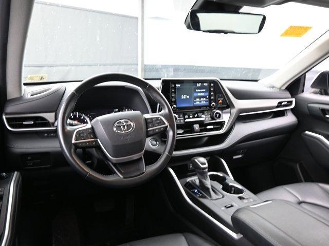 used 2022 Toyota Highlander car, priced at $33,894