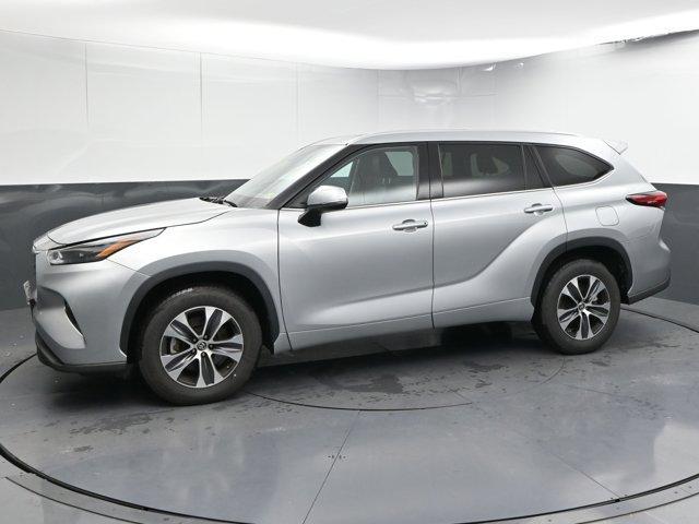 used 2022 Toyota Highlander car, priced at $33,894