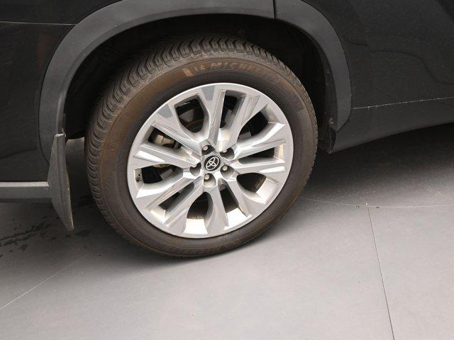 used 2021 Toyota Highlander car, priced at $33,491