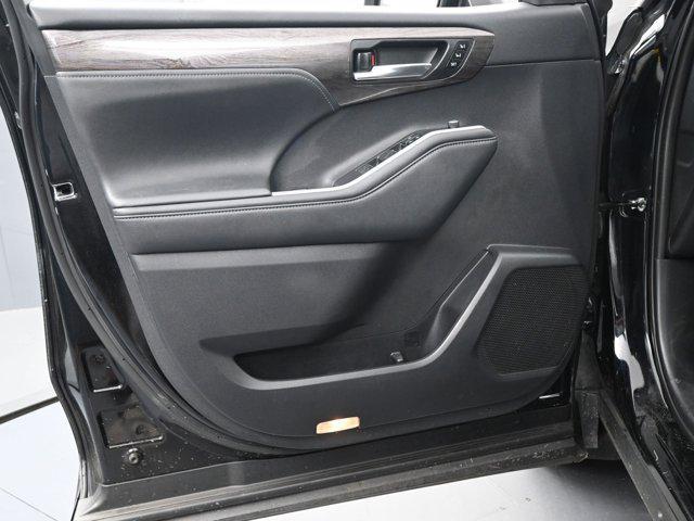 used 2021 Toyota Highlander car, priced at $33,491