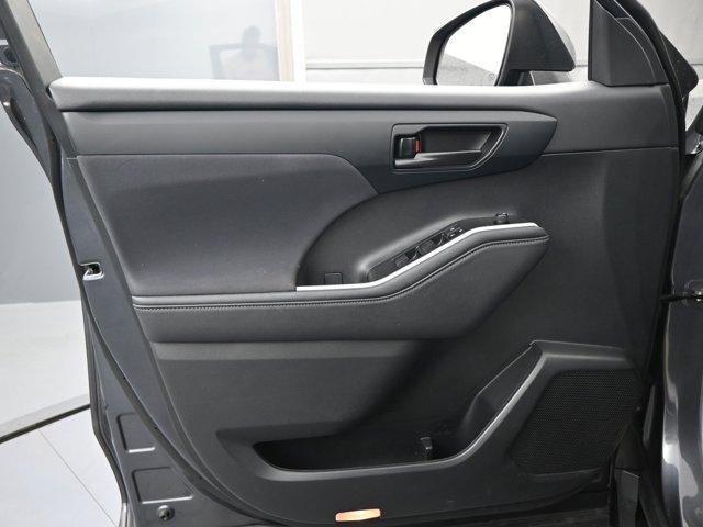 used 2023 Toyota Highlander car, priced at $34,692