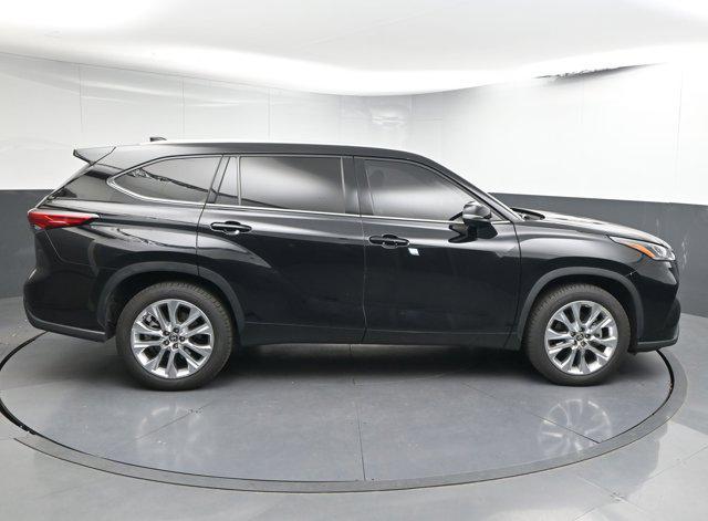 used 2023 Toyota Highlander car, priced at $35,391