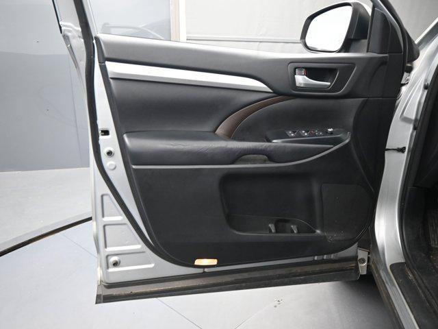 used 2018 Toyota Highlander car, priced at $26,991
