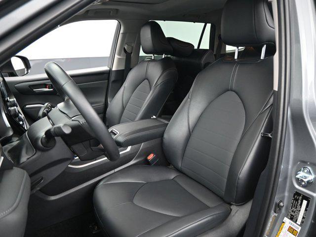 used 2025 Toyota Highlander car, priced at $42,591