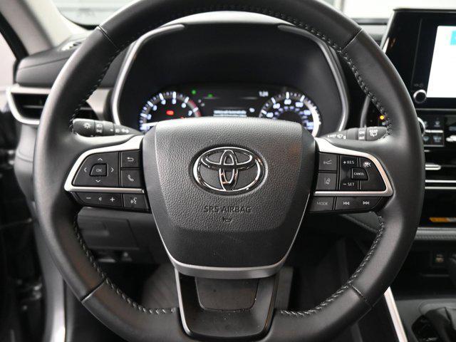 used 2025 Toyota Highlander car, priced at $42,591