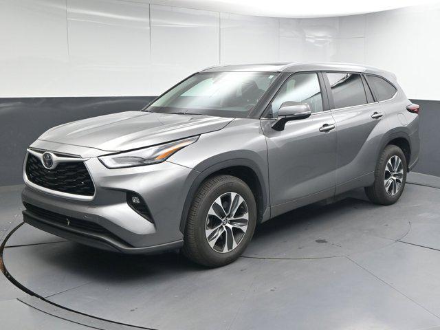 used 2025 Toyota Highlander car, priced at $42,591