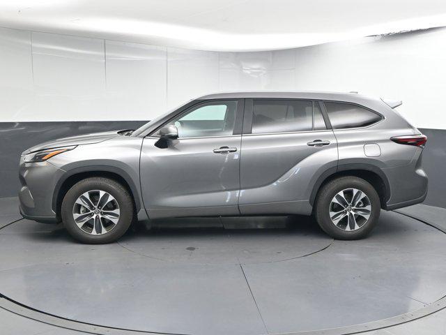 used 2025 Toyota Highlander car, priced at $42,591