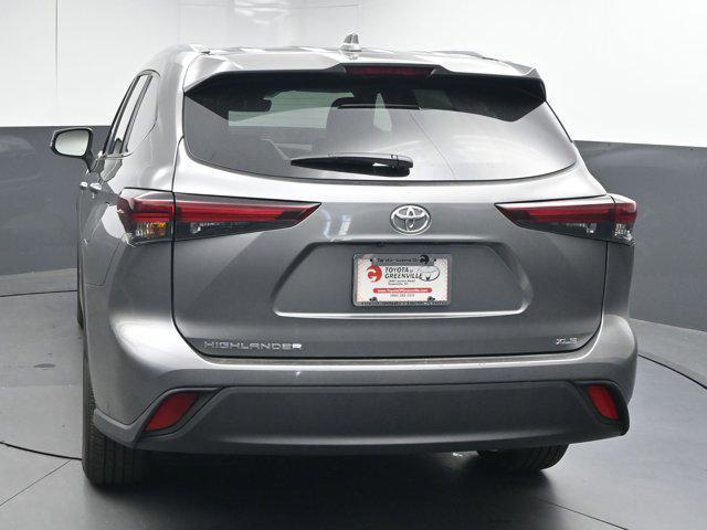 used 2025 Toyota Highlander car, priced at $42,591