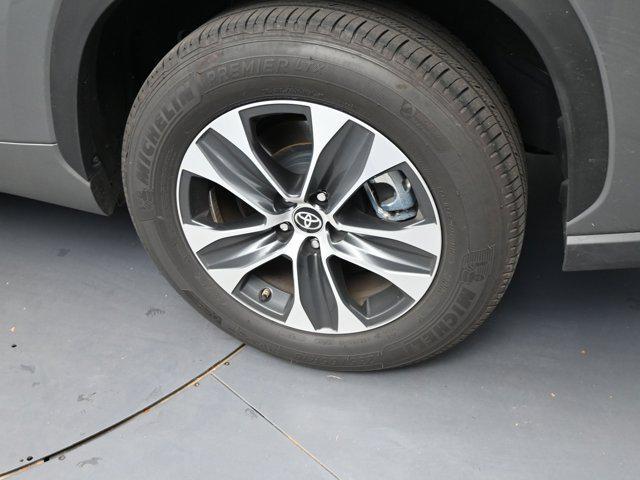 used 2025 Toyota Highlander car, priced at $42,591