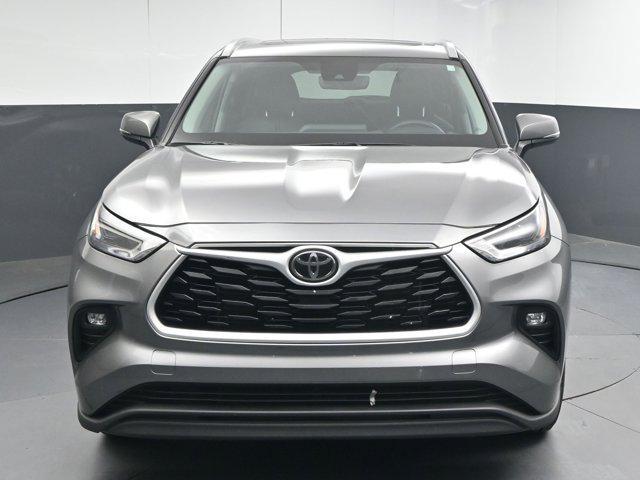 used 2025 Toyota Highlander car, priced at $42,591
