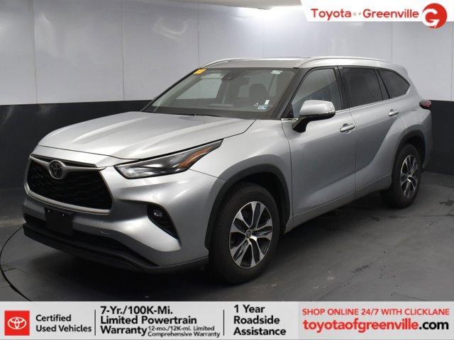 used 2022 Toyota Highlander car, priced at $34,900