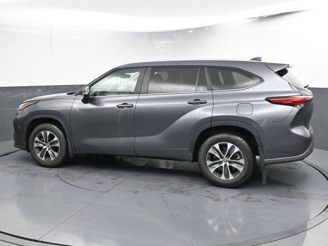 used 2023 Toyota Highlander car, priced at $39,592