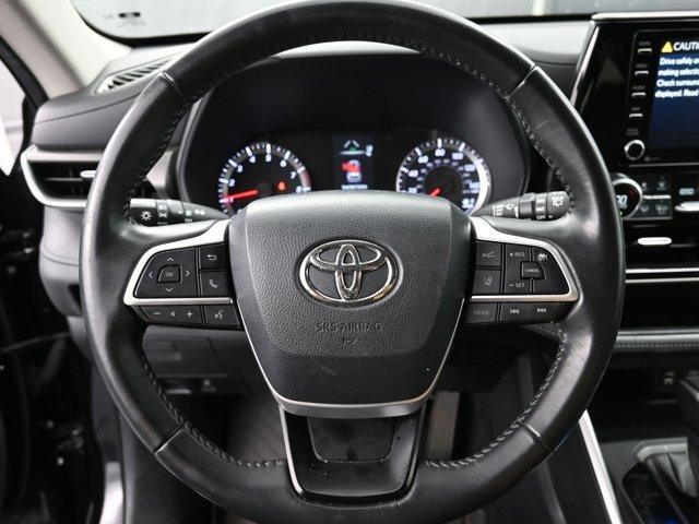 used 2022 Toyota Highlander car, priced at $31,492