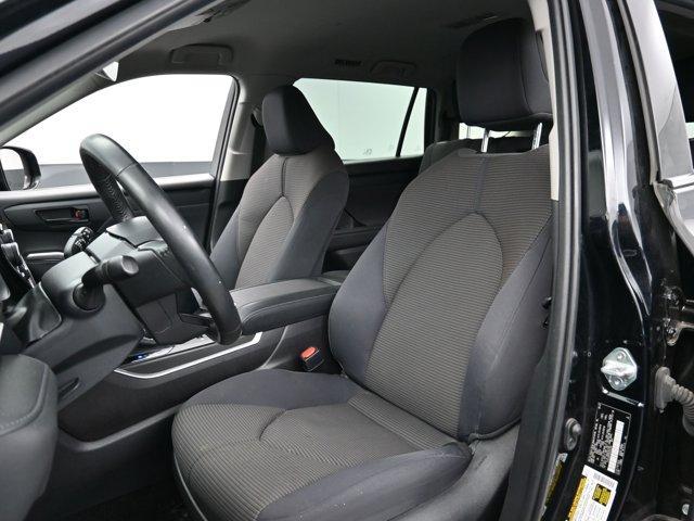 used 2022 Toyota Highlander car, priced at $31,492