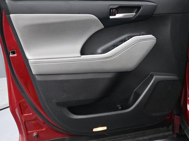 used 2023 Toyota Highlander car, priced at $35,692