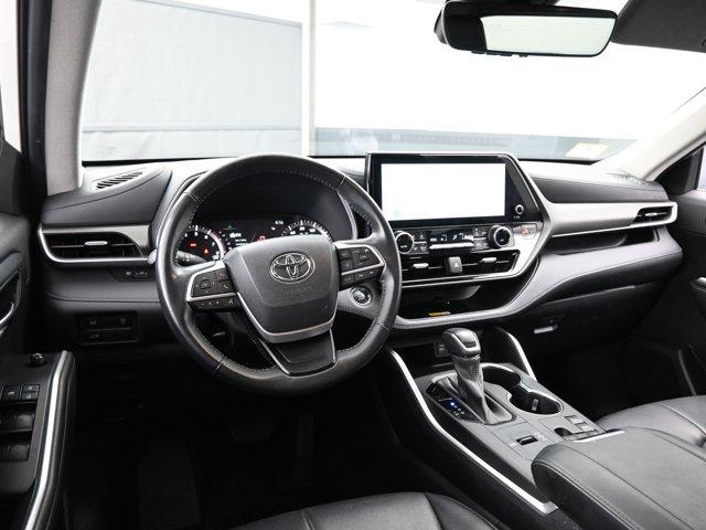 used 2023 Toyota Highlander car, priced at $38,592